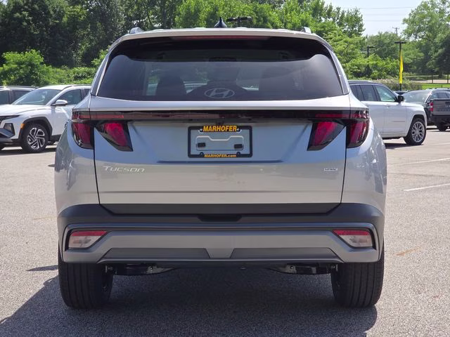 2026 Shimmering Silver Hyundai Tucson SEL Plus AWD SUV