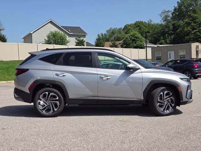 2026 Shimmering Silver Hyundai Tucson SEL Plus AWD SUV