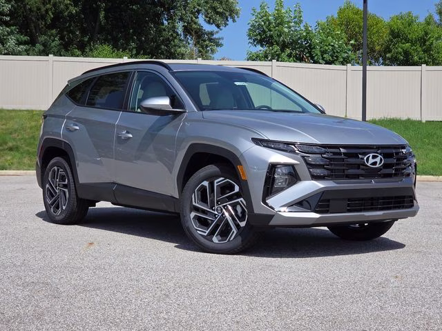 2026 Shimmering Silver Hyundai Tucson SEL Plus AWD SUV