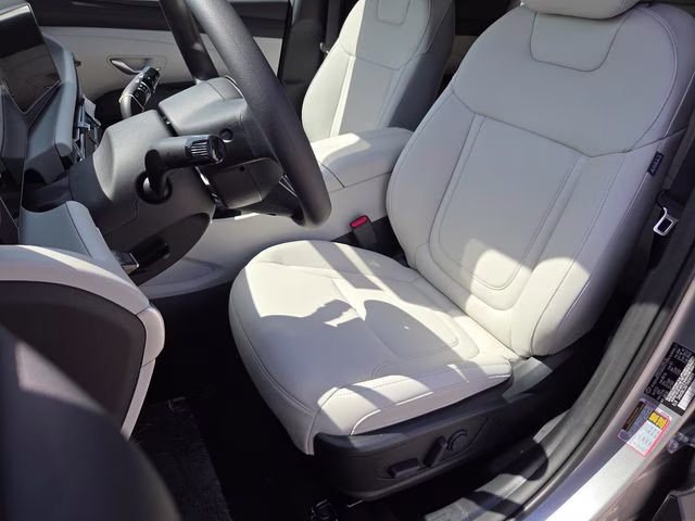 2026 Shimmering Silver Hyundai Tucson SEL Plus AWD SUV
