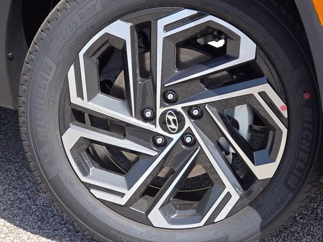 2026 Shimmering Silver Hyundai Tucson SEL Plus AWD SUV