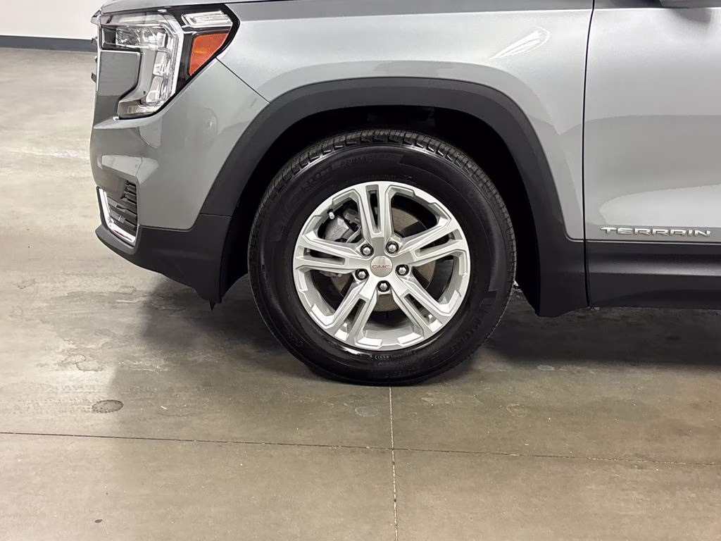 2023 Sterling Metallic GMC Terrain SLE FWD SUV