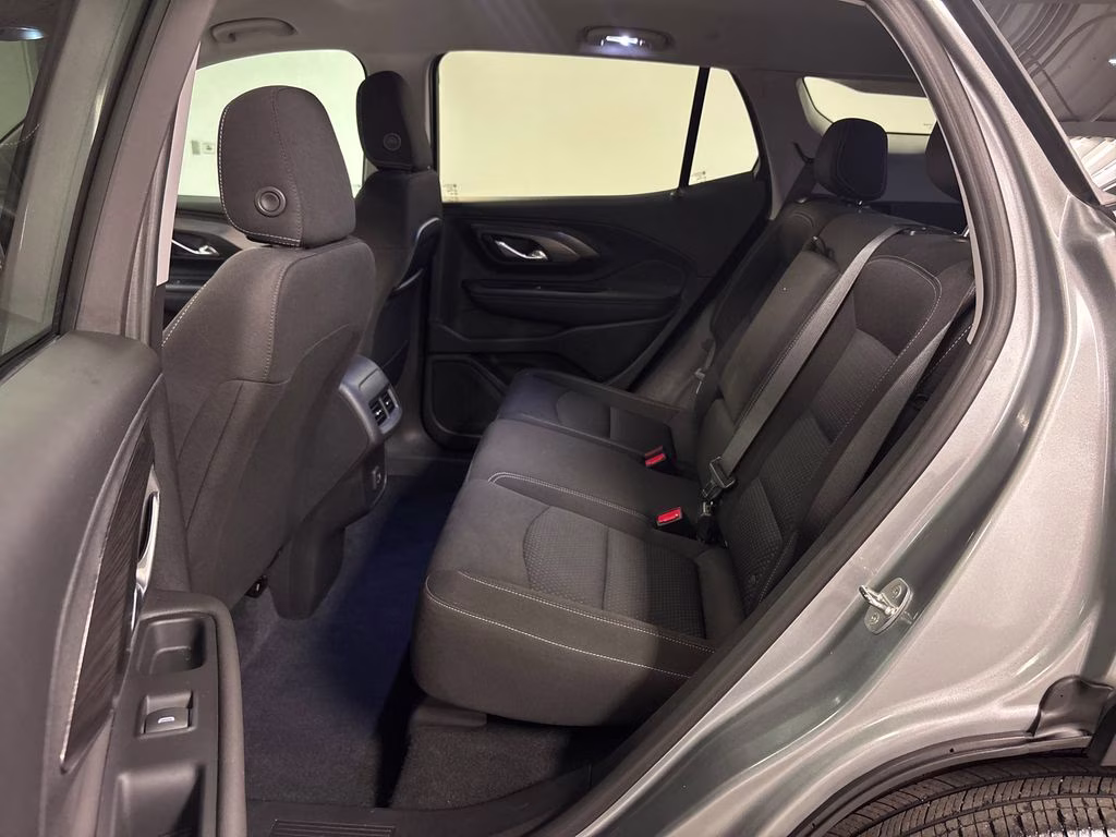 2023 Sterling Metallic GMC Terrain SLE FWD SUV