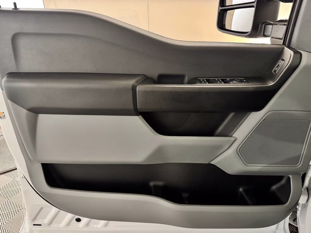 2026 Oxford White Ford Super Duty F-250 SRW XL 4X4 Truck