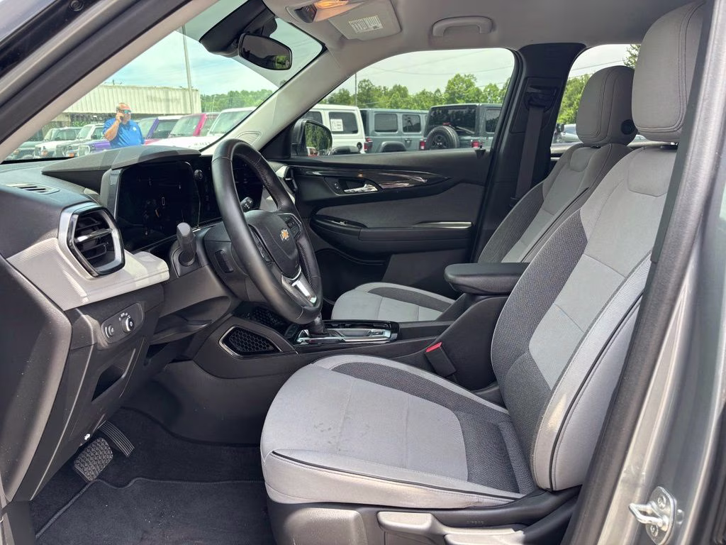 2024 Sterling Gray Metallic Chevrolet Trailblazer LT FWD SUV