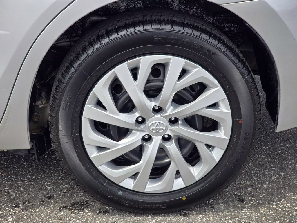 2019 Classic Silver Metallic Toyota Corolla LE FWD Sedan