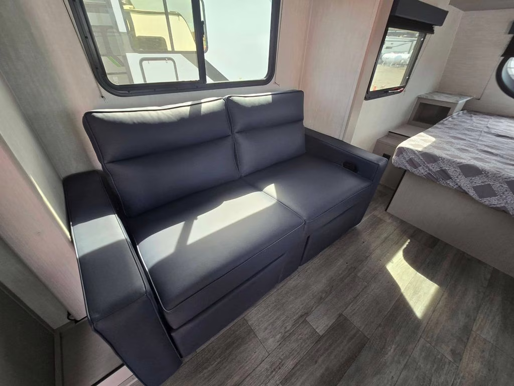 2025 Coachmen REMOTE 19R Trailer