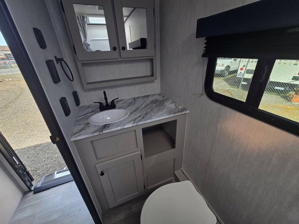 2025 Coachmen REMOTE 19R Trailer