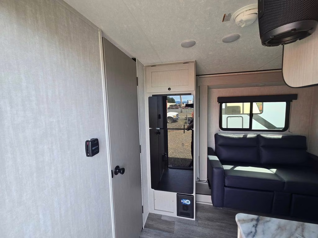 2025 Coachmen REMOTE 19R Trailer