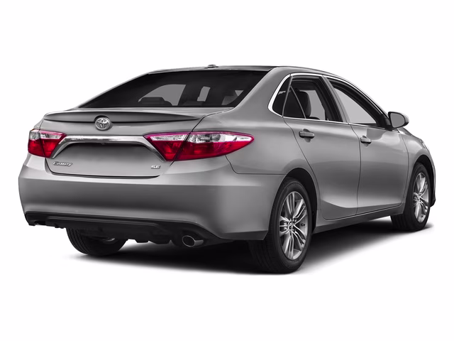 2017 SILVER Toyota Camry SE FWD