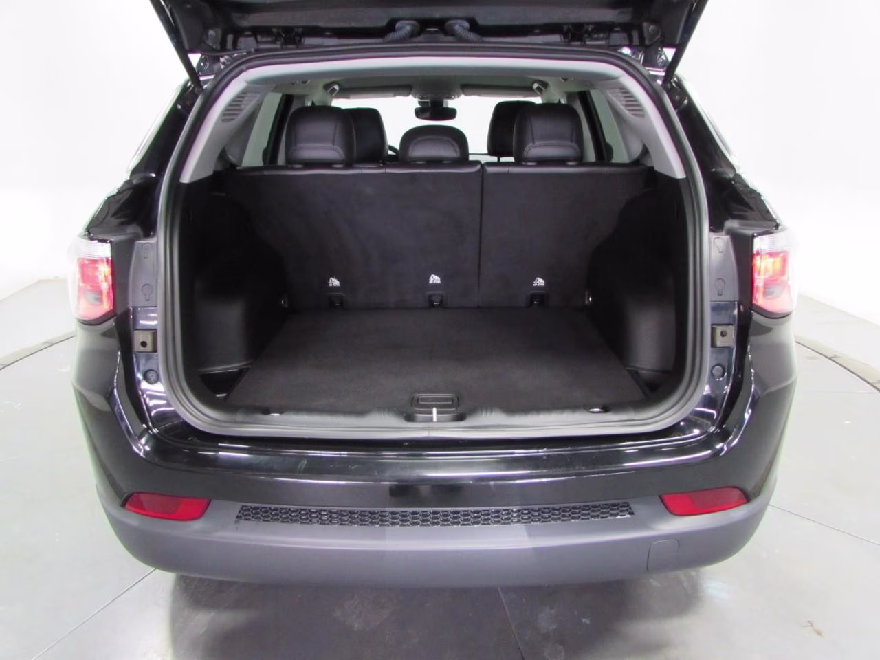 2022 Diamond Black Crystal Pearlcoat Jeep Compass Latitude Lux 4X4 SUV