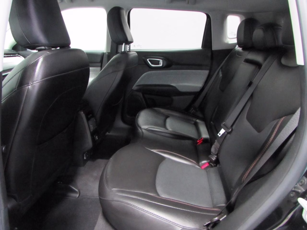 2022 Diamond Black Crystal Pearlcoat Jeep Compass Latitude Lux 4X4 SUV