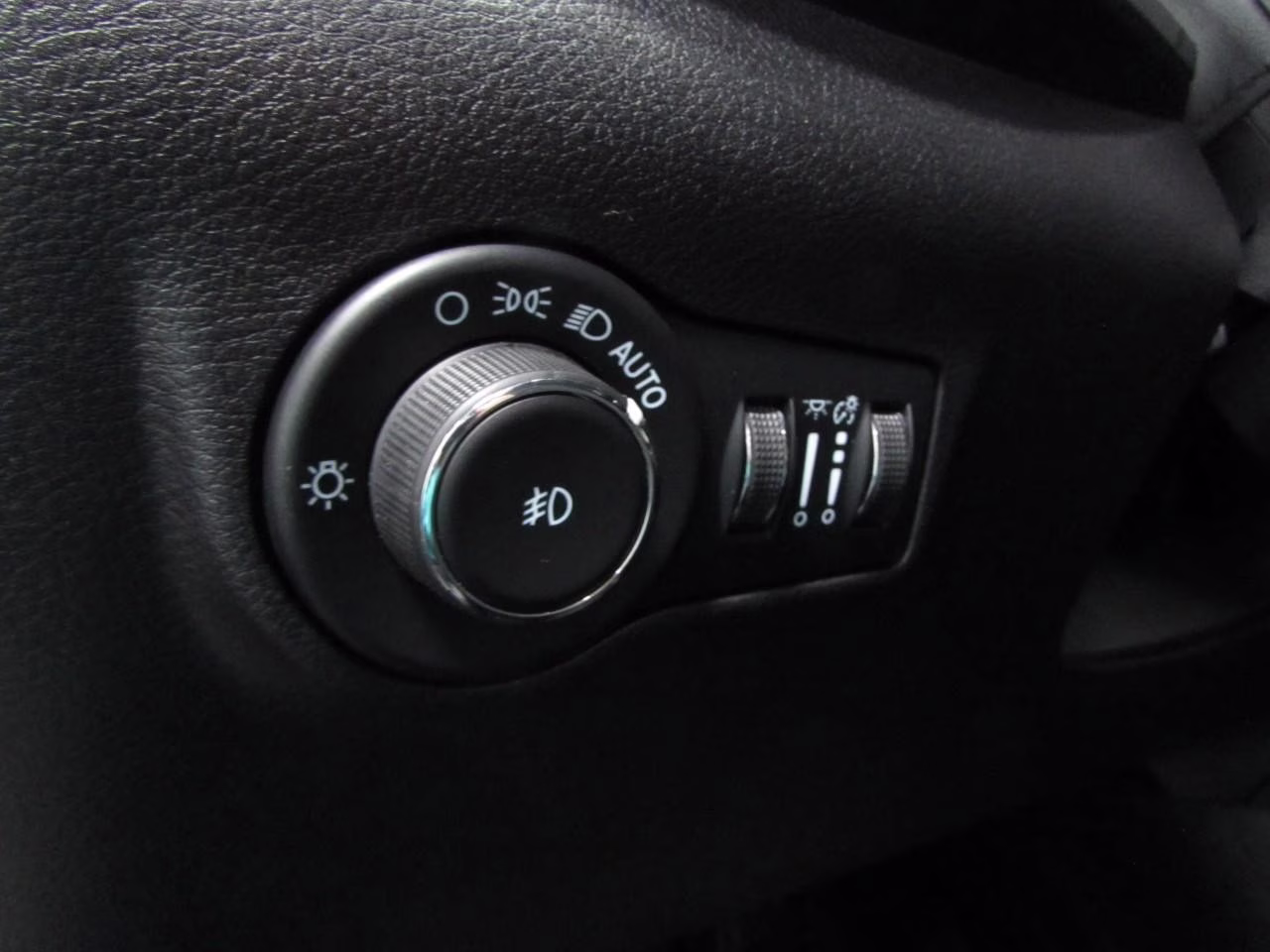 2022 Diamond Black Crystal Pearlcoat Jeep Compass Latitude Lux 4X4 SUV