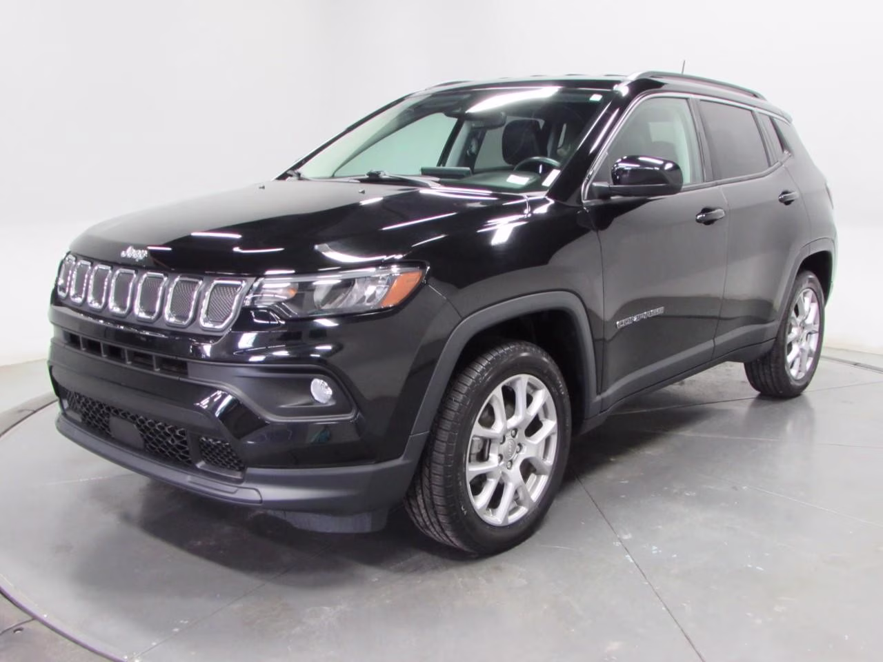 2022 Diamond Black Crystal Pearlcoat Jeep Compass Latitude Lux 4X4 SUV