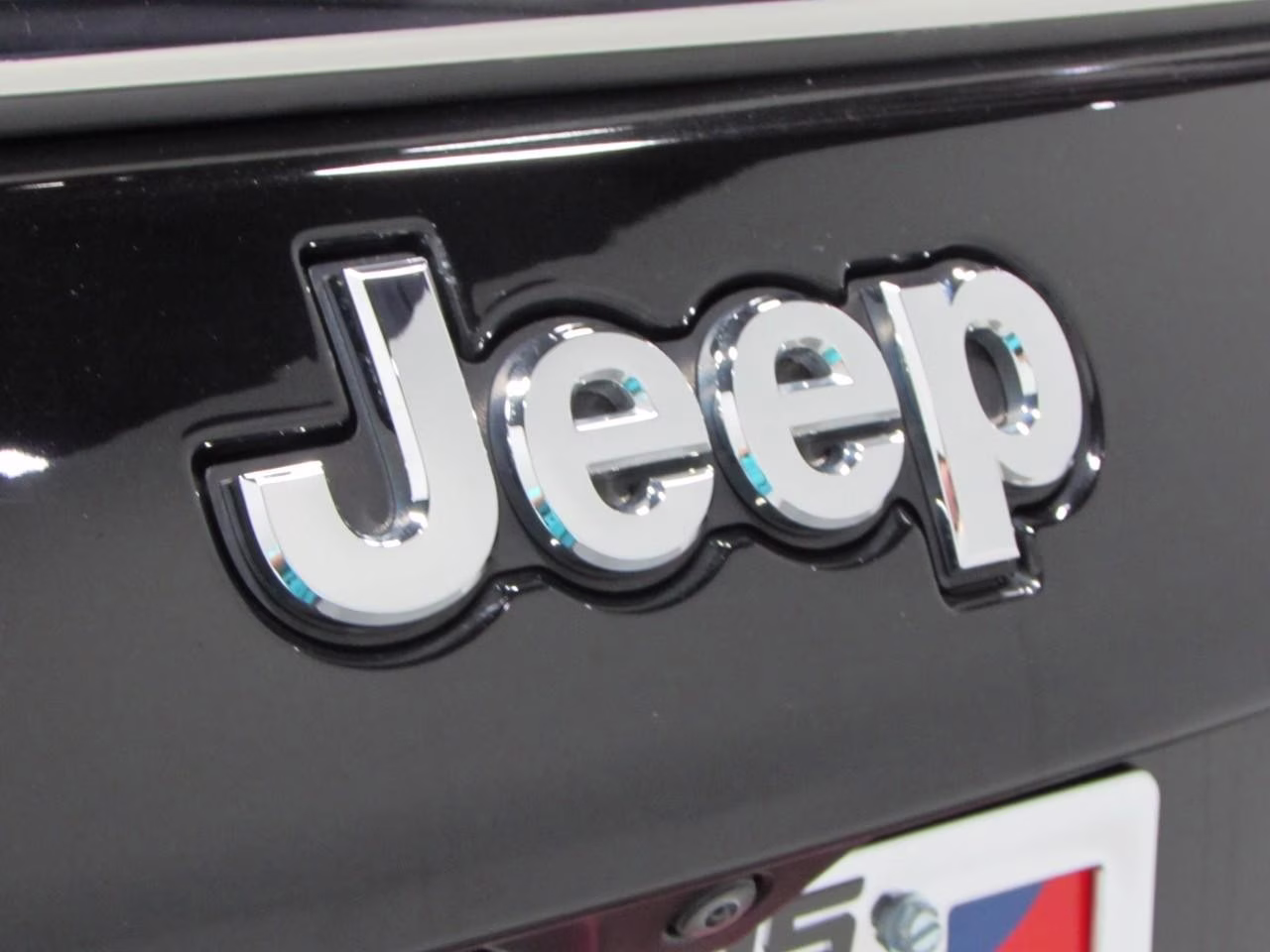 2022 Diamond Black Crystal Pearlcoat Jeep Compass Latitude Lux 4X4 SUV