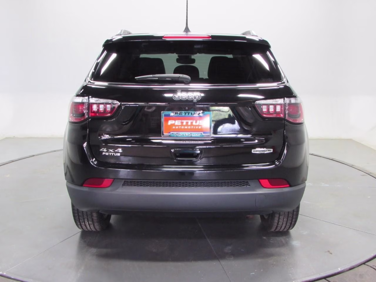 2022 Diamond Black Crystal Pearlcoat Jeep Compass Latitude Lux 4X4 SUV
