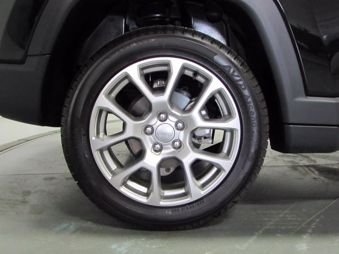 2022 Diamond Black Crystal Pearlcoat Jeep Compass Latitude Lux 4X4 SUV