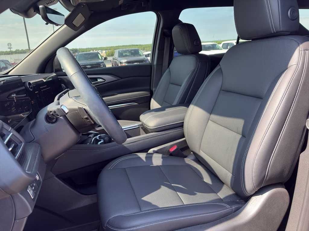 2026 Sterling Gray Metallic Chevrolet Traverse FWD LT FWD SUV