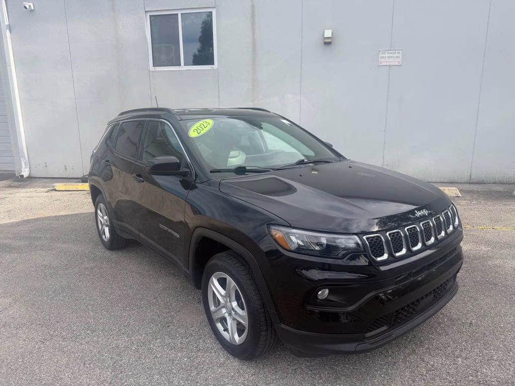 2023 Diamond Black Crystal Pearlcoat Jeep Compass Latitude 4X4 SUV