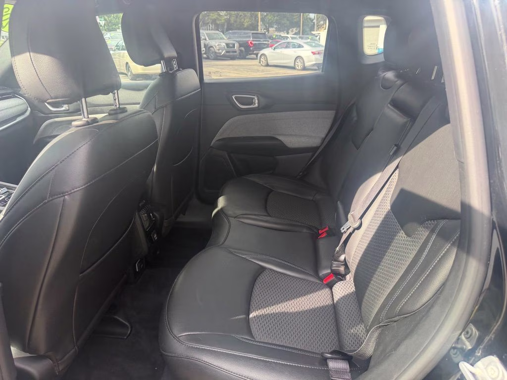2023 Diamond Black Crystal Pearlcoat Jeep Compass Latitude 4X4 SUV