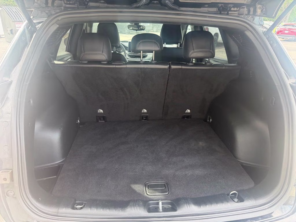 2023 Diamond Black Crystal Pearlcoat Jeep Compass Latitude 4X4 SUV