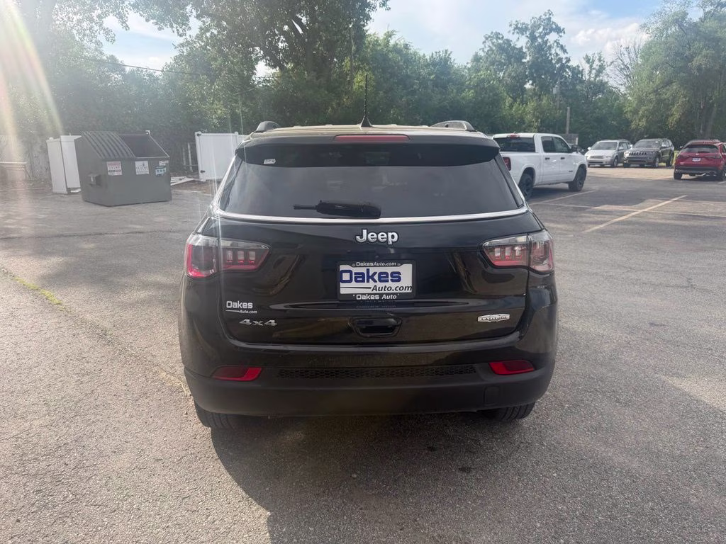 2023 Diamond Black Crystal Pearlcoat Jeep Compass Latitude 4X4 SUV