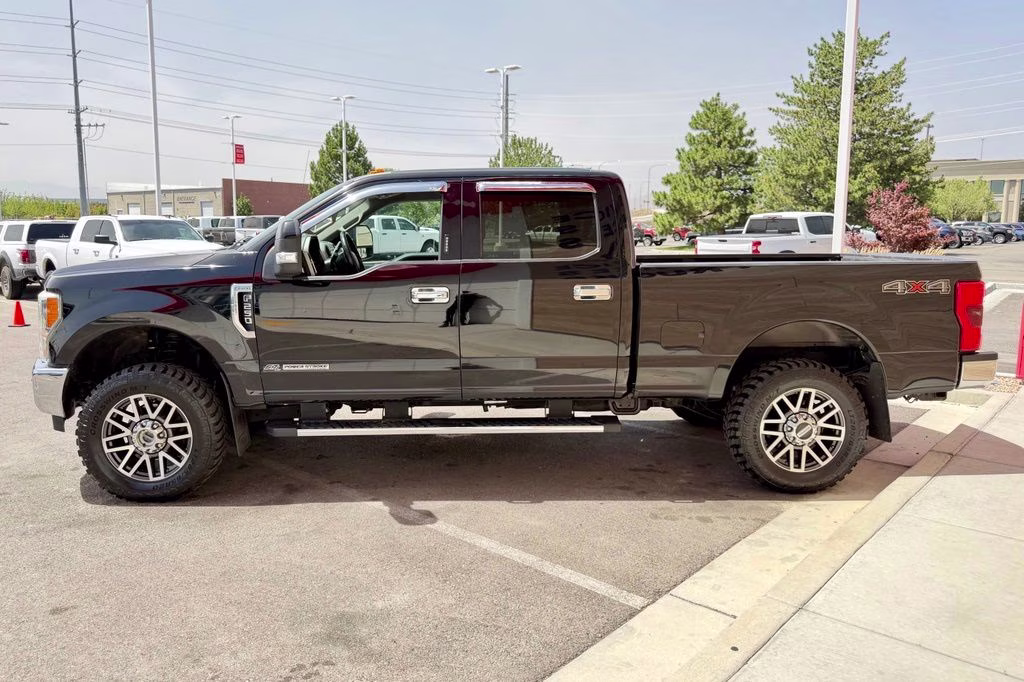 2017 Black Ford Super Duty F-250 SRW Platinum 4X4 Truck
