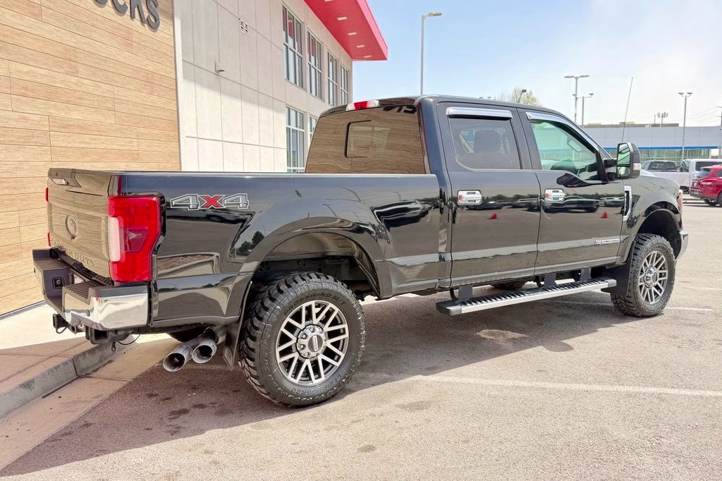 2017 Black Ford Super Duty F-250 SRW Platinum 4X4 Truck