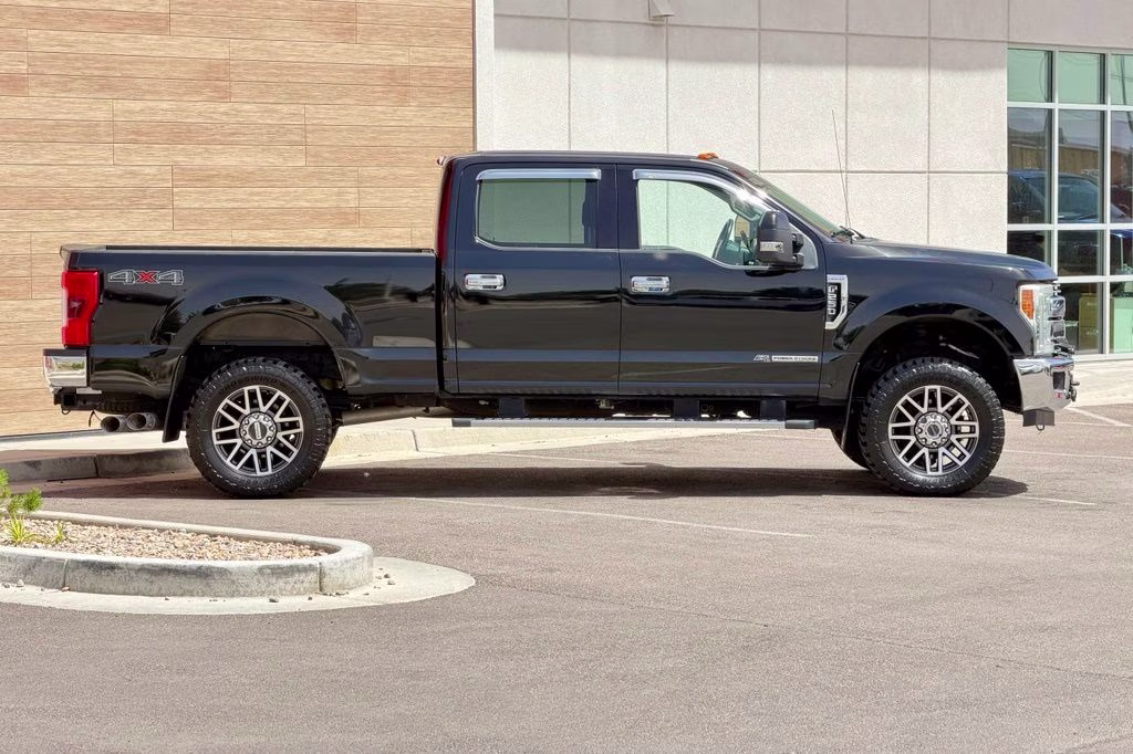 2017 Black Ford Super Duty F-250 SRW Platinum 4X4 Truck