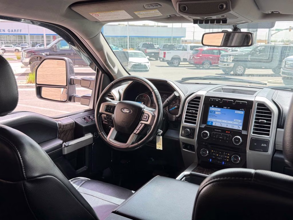 2017 Black Ford Super Duty F-250 SRW Platinum 4X4 Truck