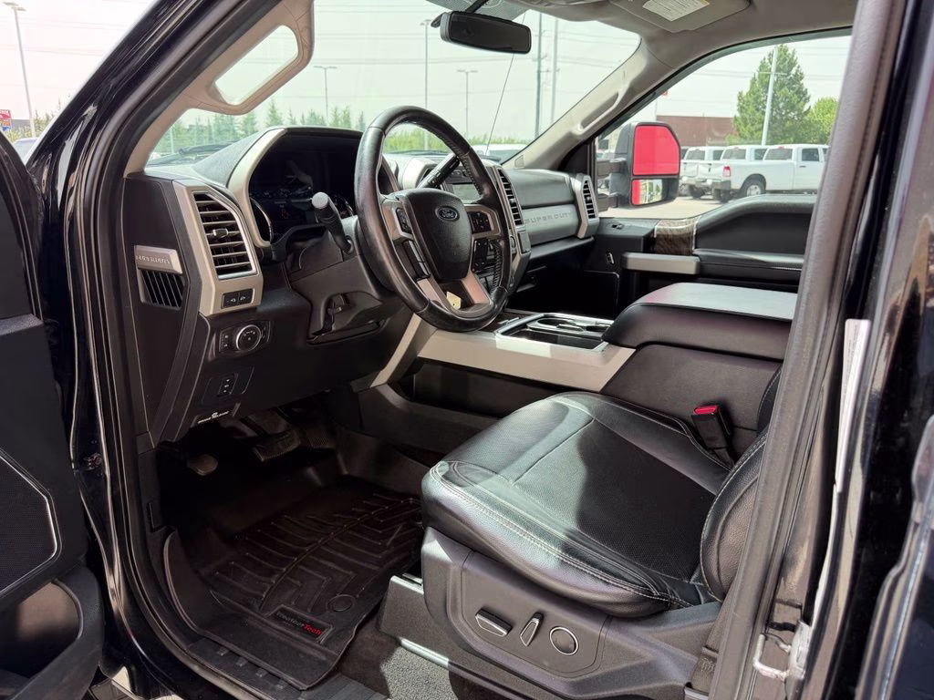 2017 Black Ford Super Duty F-250 SRW Platinum 4X4 Truck