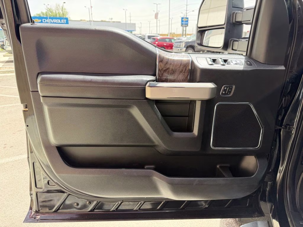 2017 Black Ford Super Duty F-250 SRW Platinum 4X4 Truck