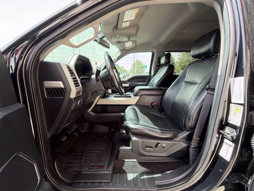 2017 Black Ford Super Duty F-250 SRW Platinum 4X4 Truck