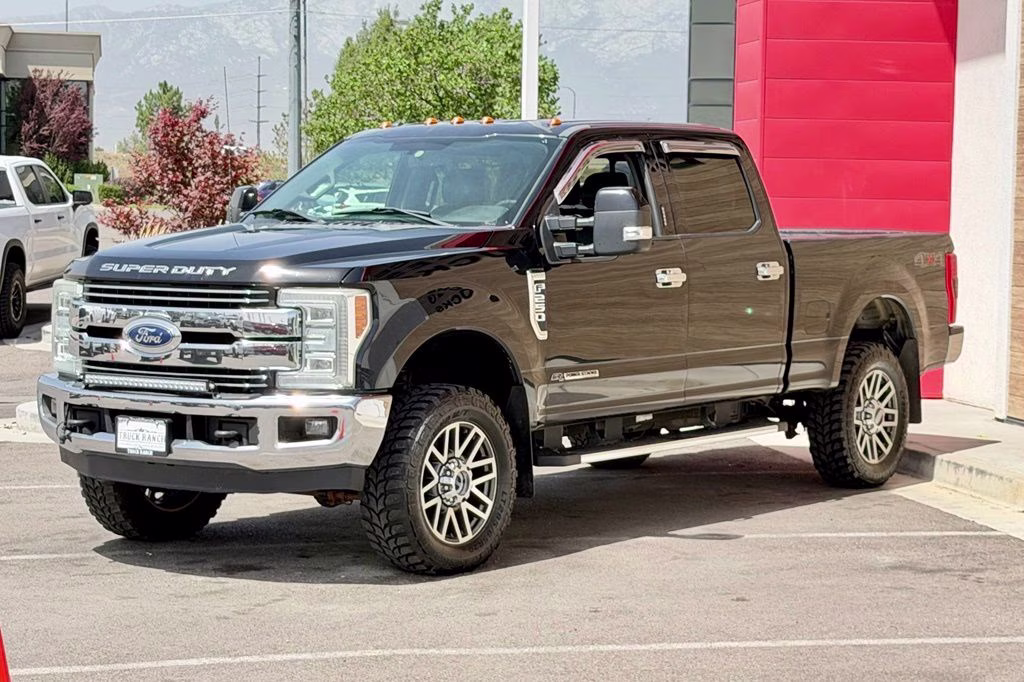 2017 Black Ford Super Duty F-250 SRW Platinum 4X4 Truck