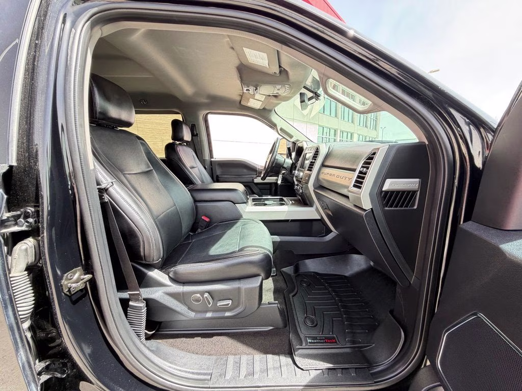 2017 Black Ford Super Duty F-250 SRW Platinum 4X4 Truck