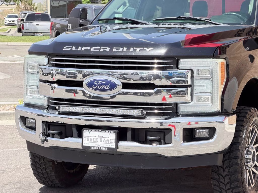 2017 Black Ford Super Duty F-250 SRW Platinum 4X4 Truck