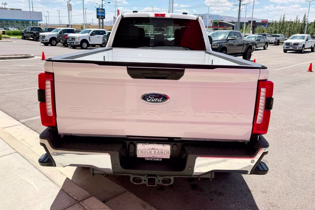 2023 White Ford Super Duty F-350 SRW XLT 4X4 Truck