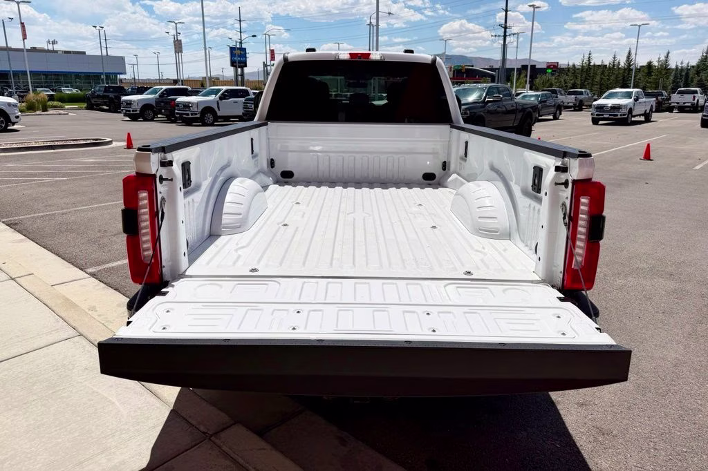 2023 White Ford Super Duty F-350 SRW XLT 4X4 Truck