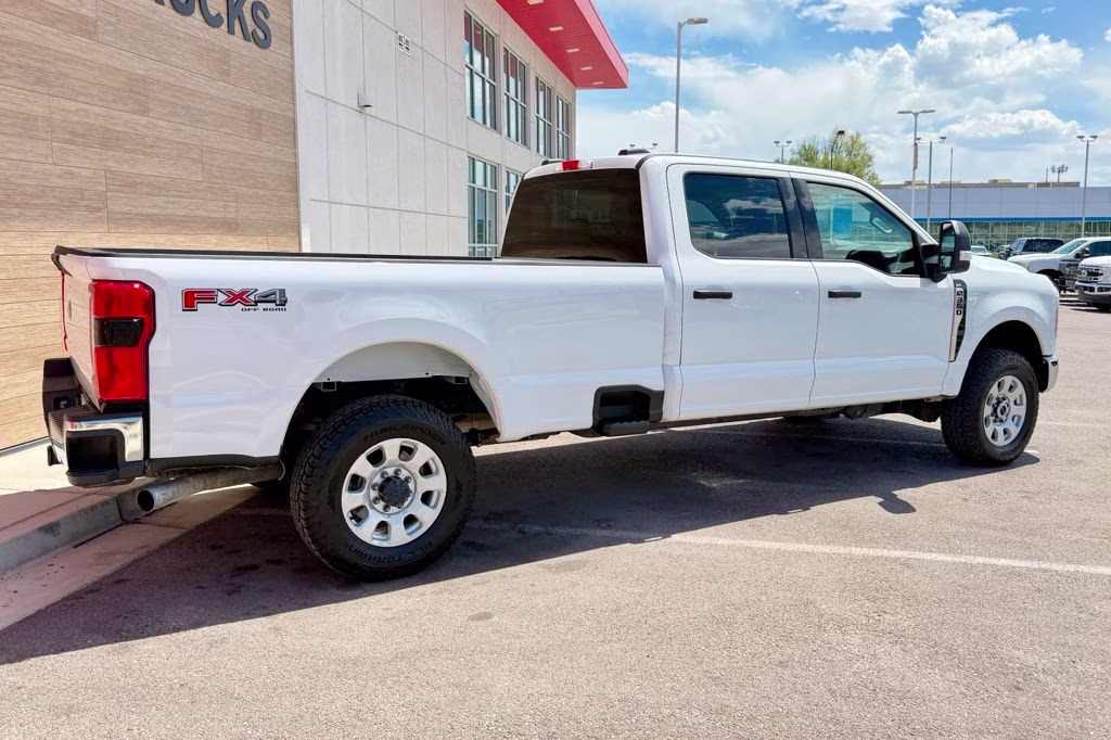 2023 White Ford Super Duty F-350 SRW XLT 4X4 Truck