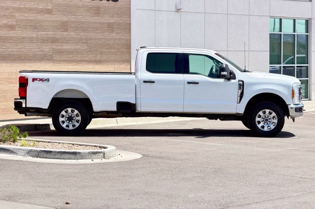 2023 White Ford Super Duty F-350 SRW XLT 4X4 Truck