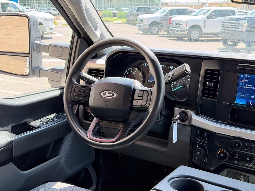 2023 White Ford Super Duty F-350 SRW XLT 4X4 Truck