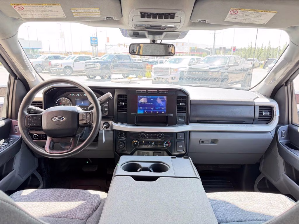 2023 White Ford Super Duty F-350 SRW XLT 4X4 Truck