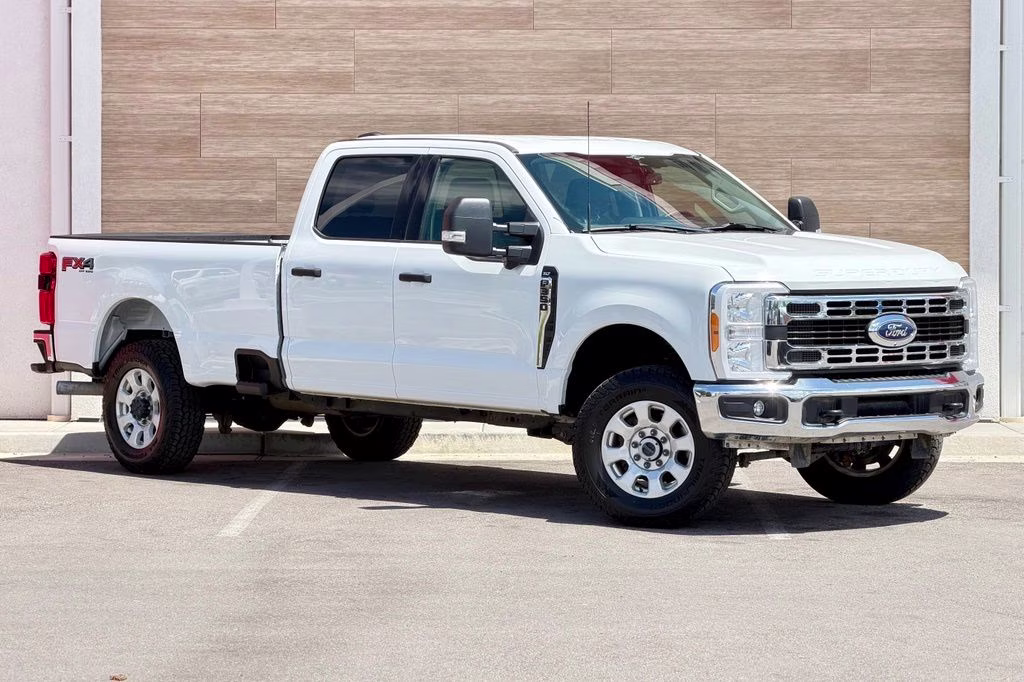 2023 White Ford Super Duty F-350 SRW XLT 4X4 Truck