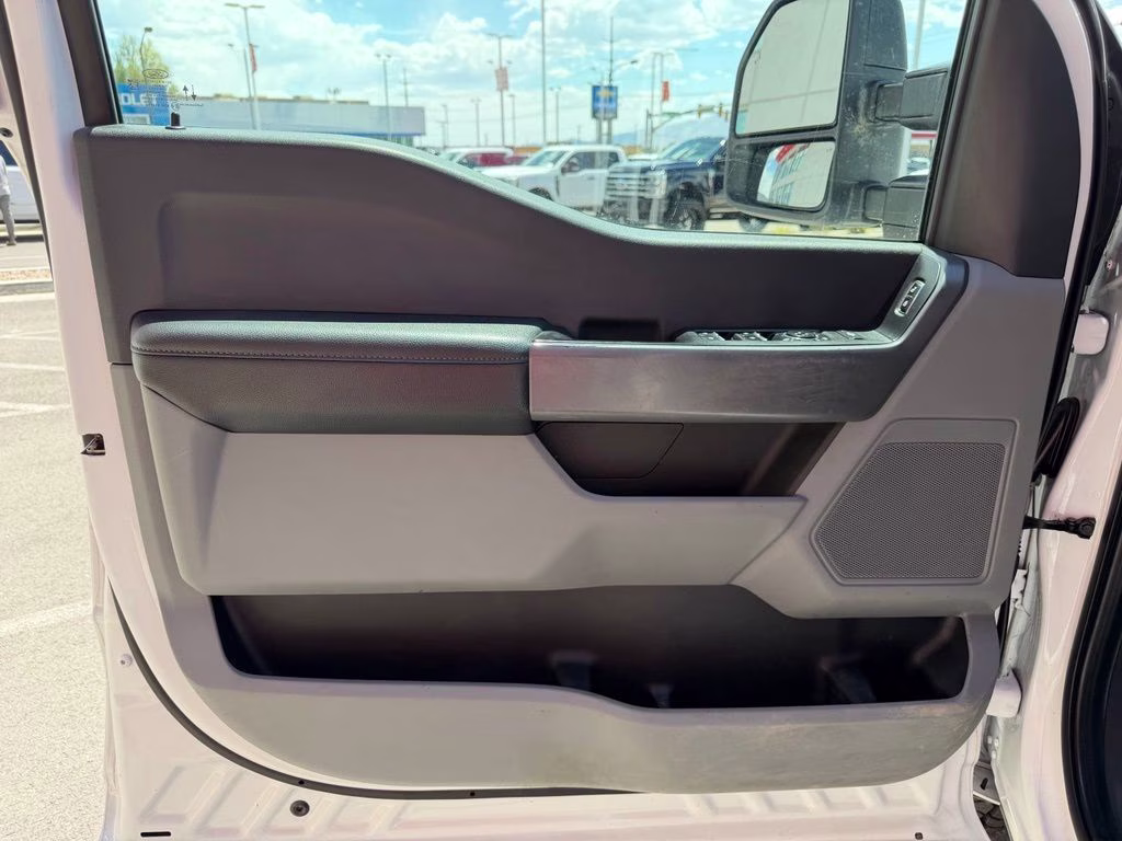 2023 White Ford Super Duty F-350 SRW XLT 4X4 Truck