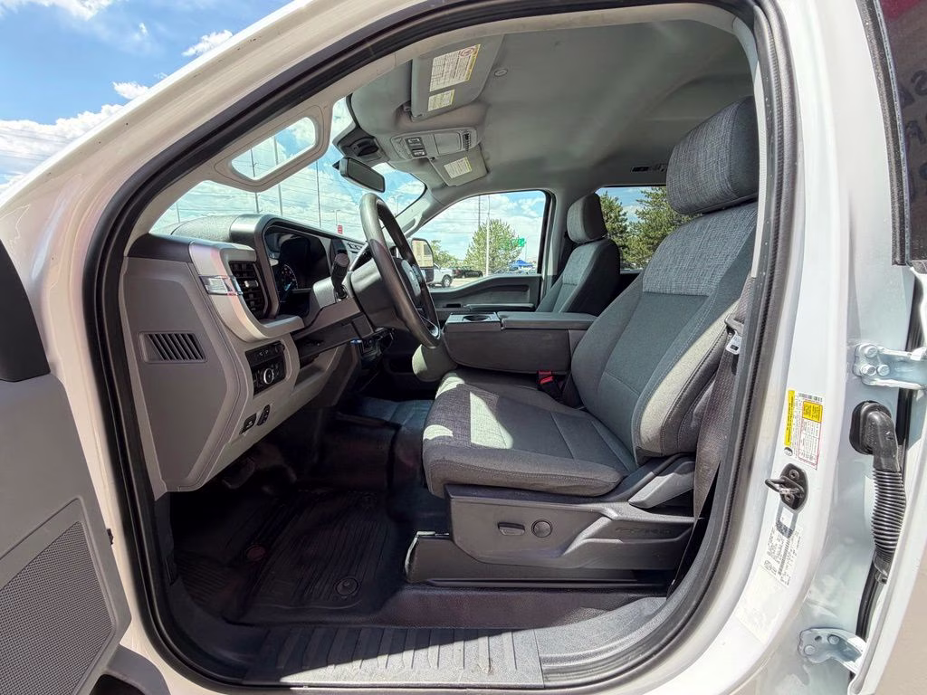 2023 White Ford Super Duty F-350 SRW XLT 4X4 Truck