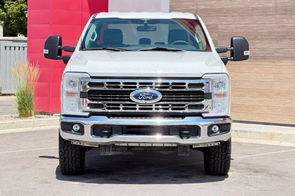 2023 White Ford Super Duty F-350 SRW XLT 4X4 Truck
