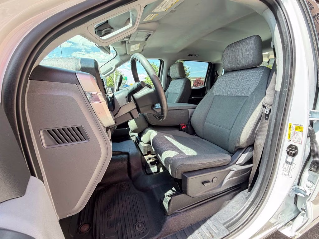 2023 White Ford Super Duty F-350 SRW XLT 4X4 Truck