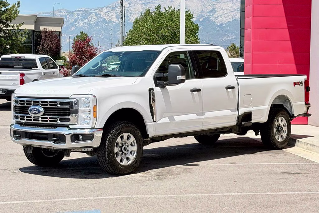 2023 White Ford Super Duty F-350 SRW XLT 4X4 Truck