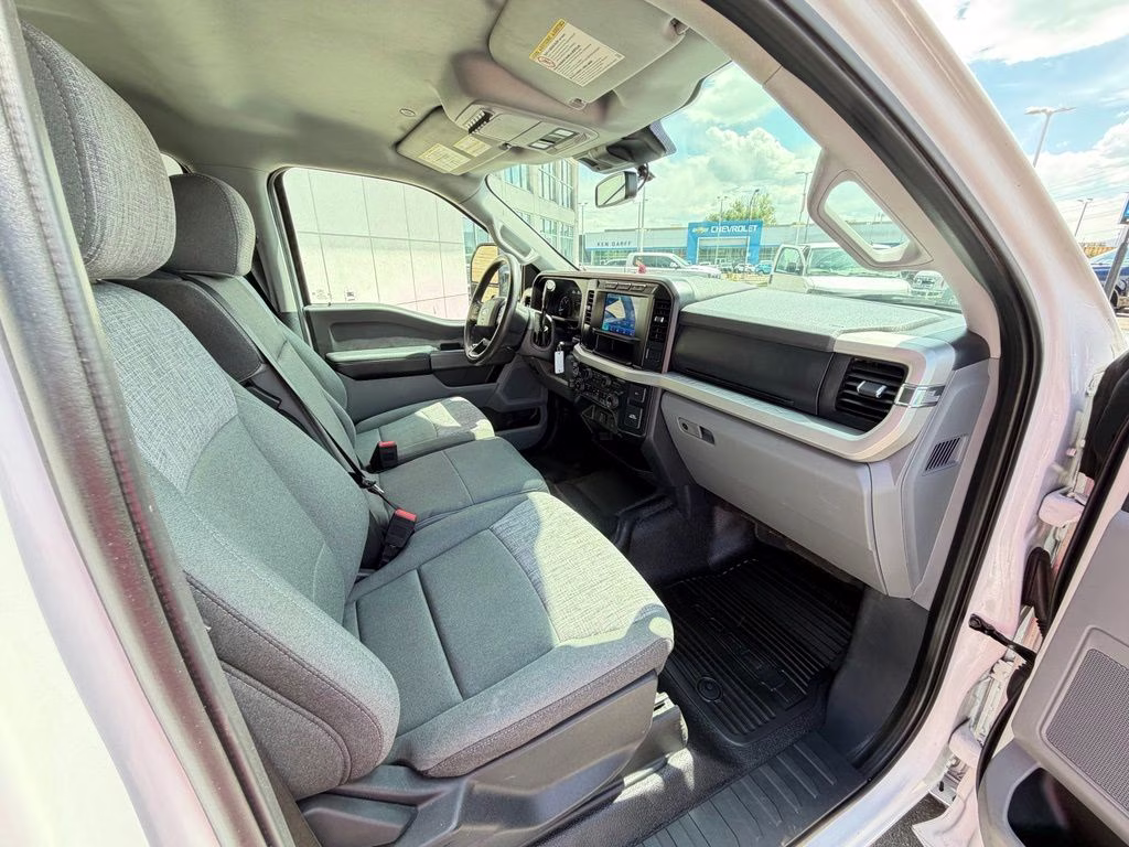 2023 White Ford Super Duty F-350 SRW XLT 4X4 Truck