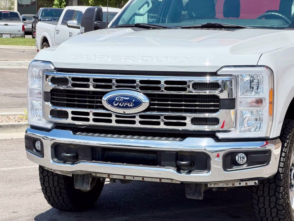 2023 White Ford Super Duty F-350 SRW XLT 4X4 Truck